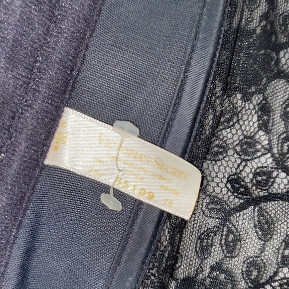 Victoria’s Secret Y2K seductive lace corset - Picture 5 of 9